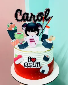 Bolo temático I Love Sushi, nas cores branco, vermelho vinho e preto com enfeites de sushi