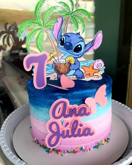 Bolo temático do Stitch feminino nas cores azul purpura e rosa